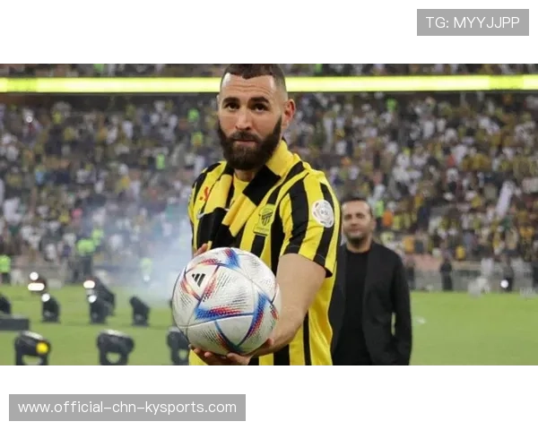 本泽马首秀惊艳，沙特新月迎来新起点